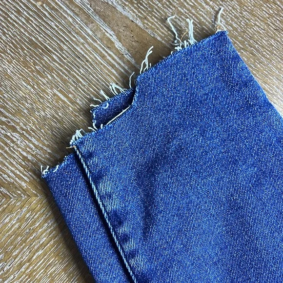 GOOD AMERICAN Good Legs Raw Hem Skinny Jeans 6/28 - Picture 9 of 11